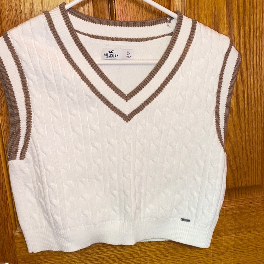 Hollister White and Brown Knit Vest